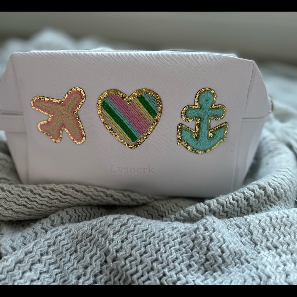 Medium white cosmetic bag Chenille patches